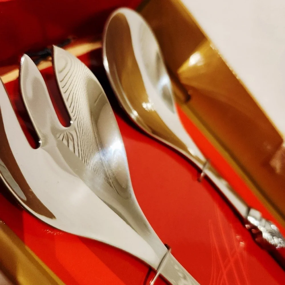 Cleopatra Holiday 2 pc Salad Serving Set Red Metal handle Open Box